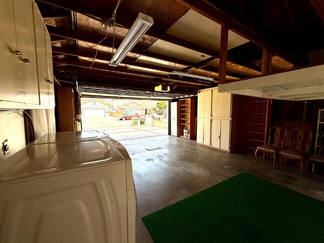 Building Photo - "Spacious 4-Bedroom Gem with 3 Full Baths in Cypress!"