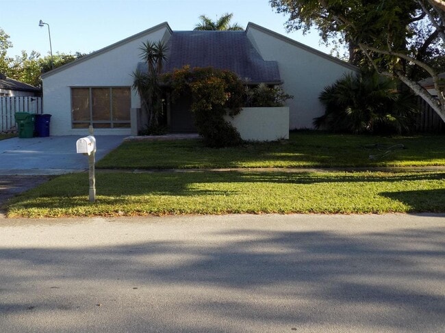 Building Photo - 9420 SW 49th Pl