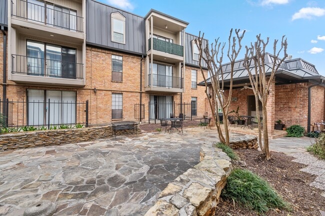 Building Photo - 2475 Underwood St