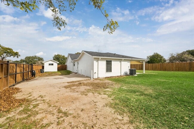 Building Photo - 2511 Nelwood Dr