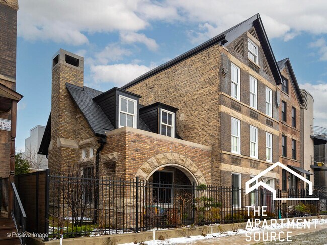 Building Photo - 2140 N Oakley Ave
