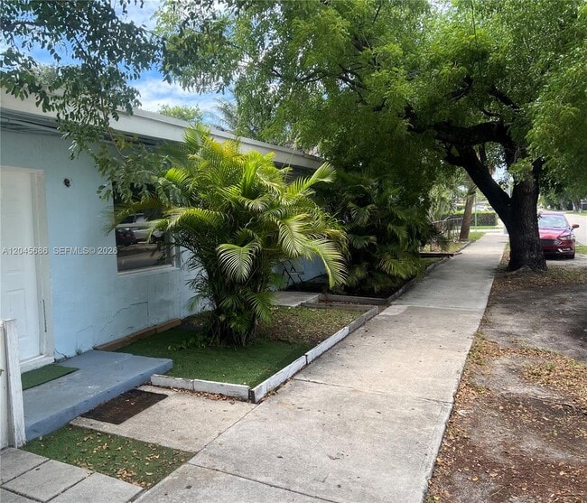 Building Photo - 2118 N 19th Ave