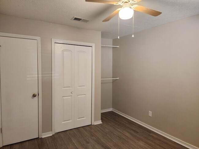 Building Photo - Harbour Towne