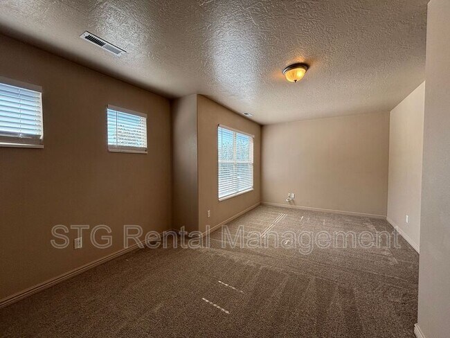 Building Photo - 3155 S Hidden Valley Dr