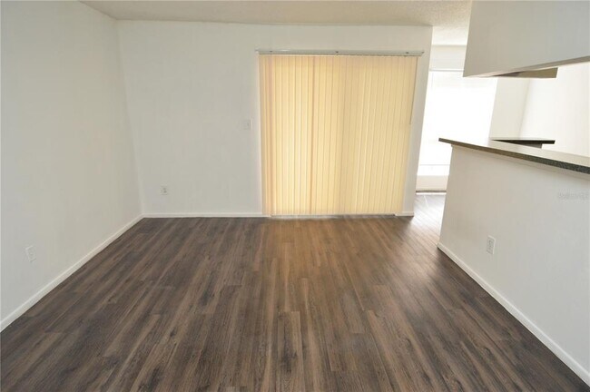 Building Photo - 8742 Mallard Reserve Dr