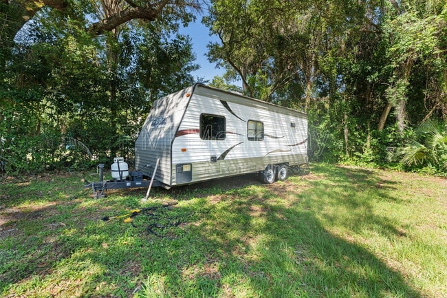 Building Photo - 4939 Woodland Dr