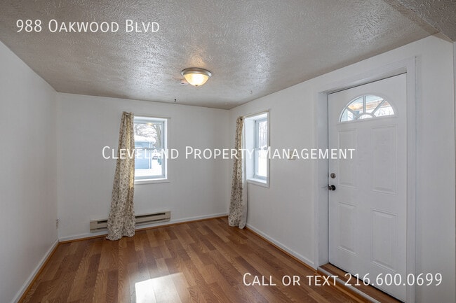 Building Photo - 988 Oakwood Blvd