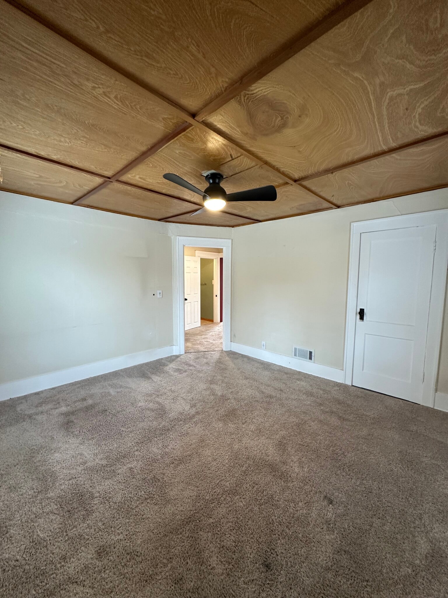 Building Photo - 930 N 5th St