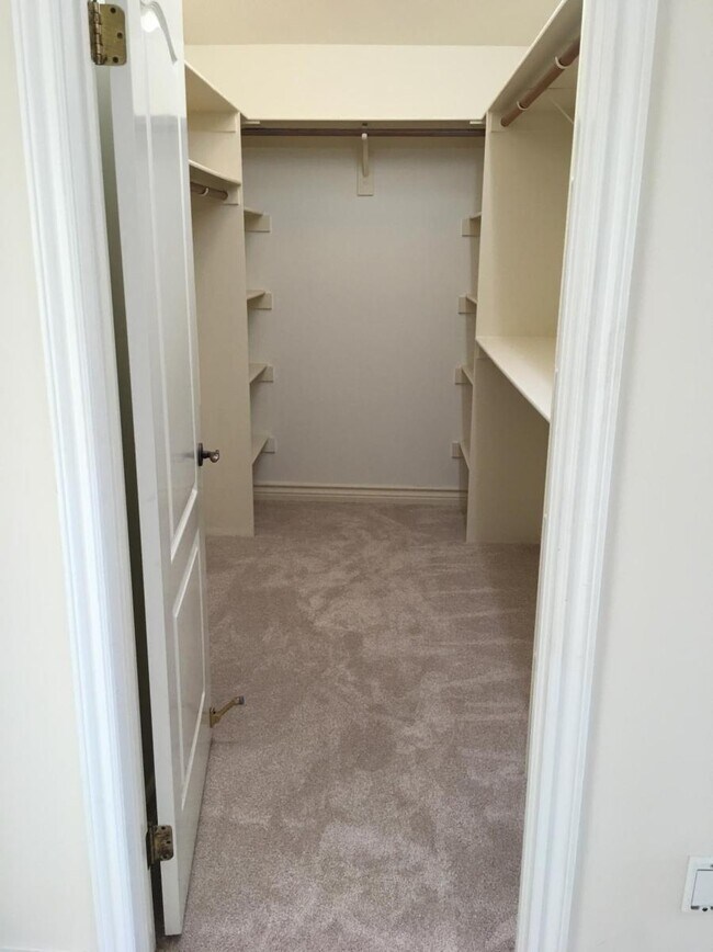 Building Photo - 2022 Plant Ave