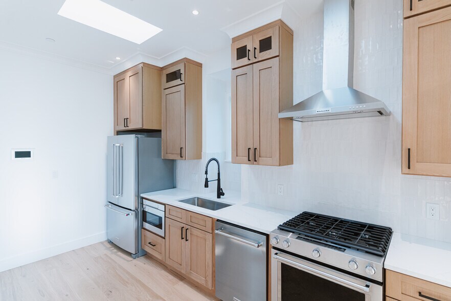 Building Photo - 5 Thurston St