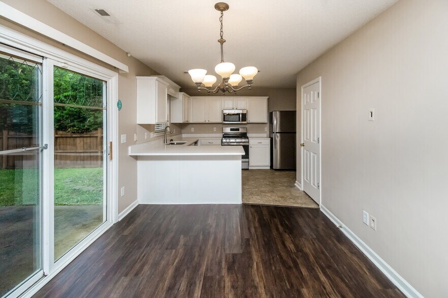 Building Photo - 8810 Laurel Run Dr