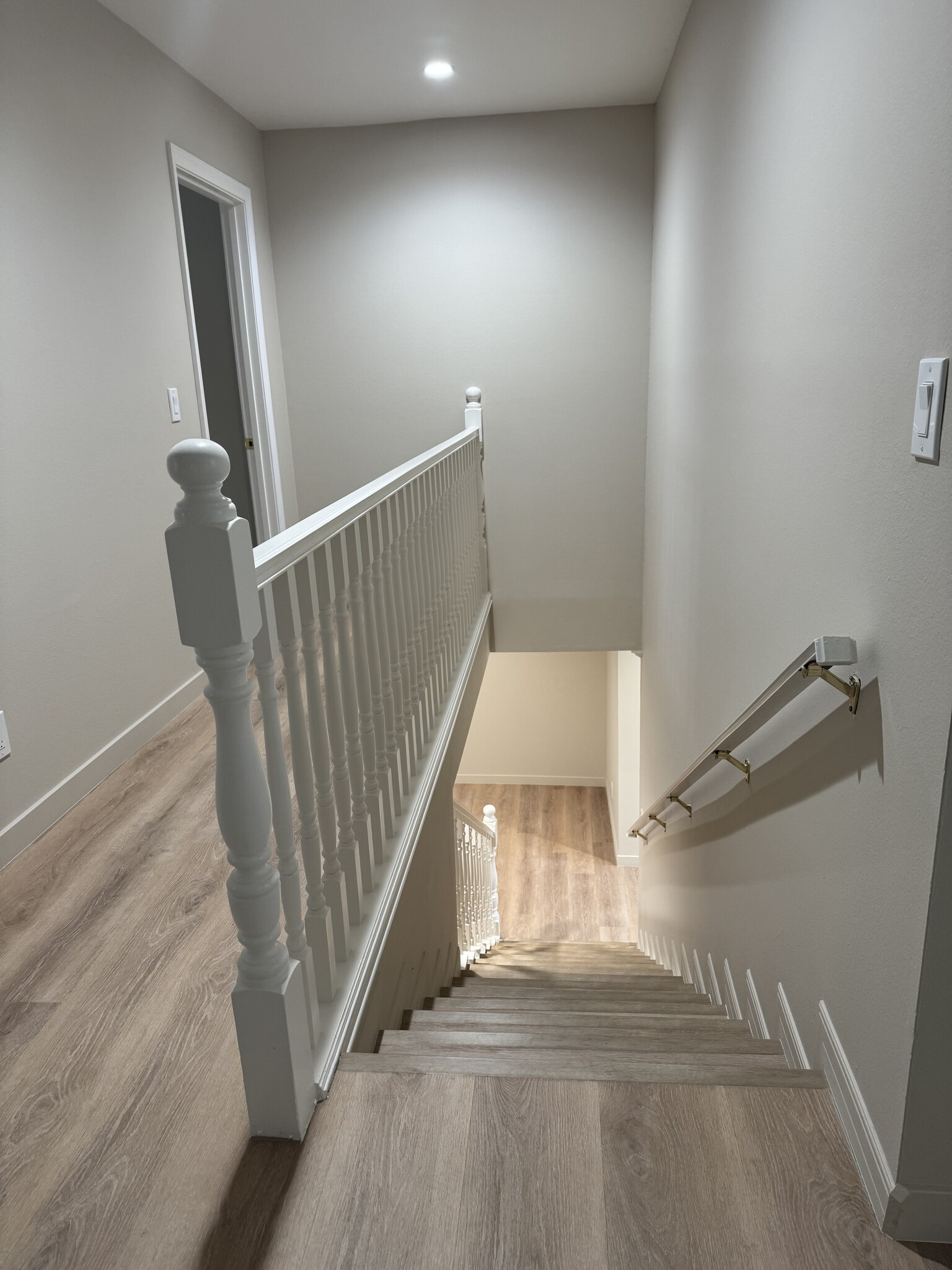 Second floor hallway - 18850 Hatteras St