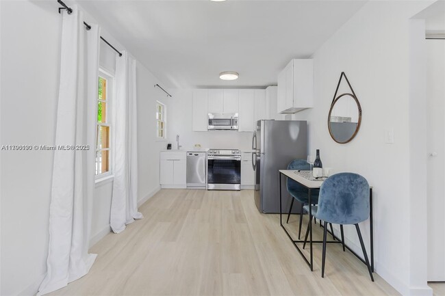 Building Photo - 421 75th St