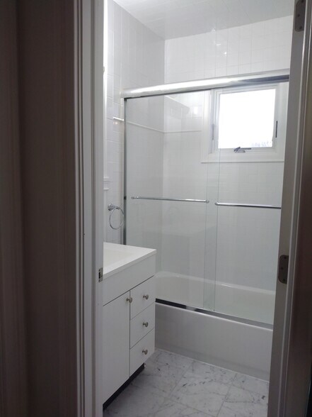 Building Photo - 17 Lincoln Ave