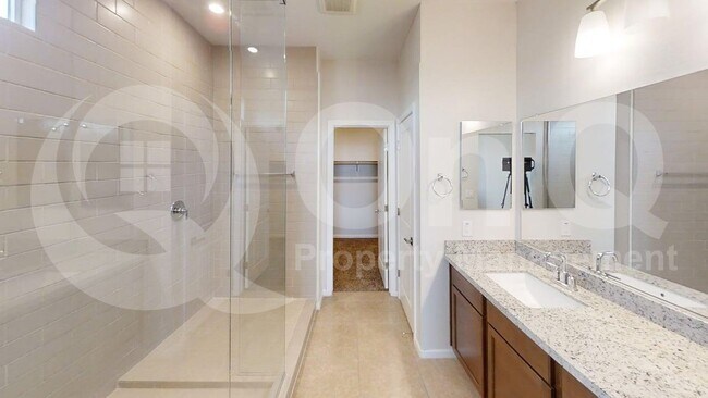 Building Photo - 2050 E Piedmont Pl