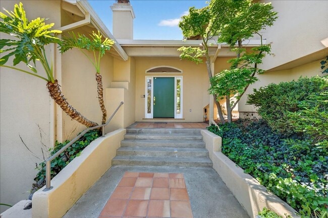 Building Photo - Gorgeous Executive Home Over Downtown Los Gatos