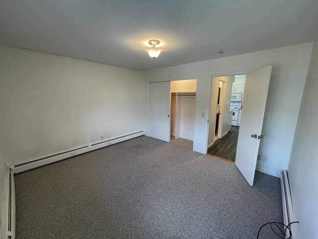 Building Photo - 400 Narragansett Pkwy