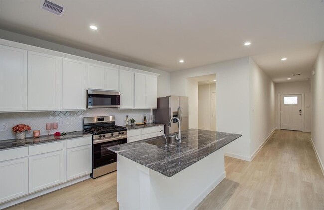 Building Photo - 1615 Battisti Dr