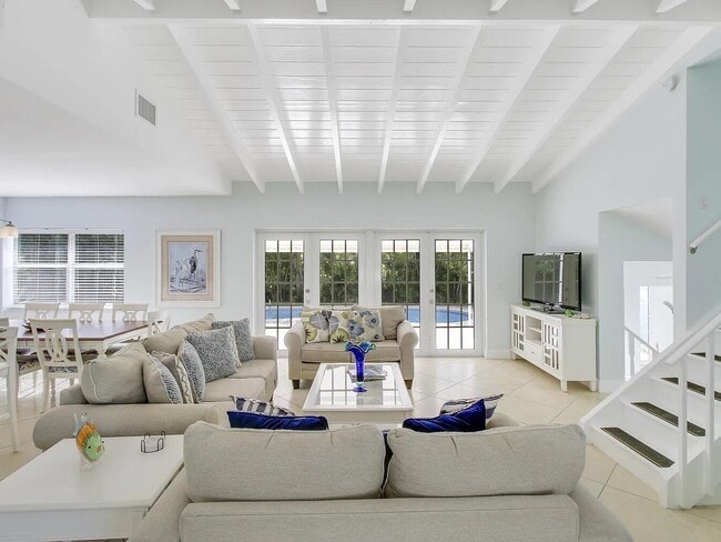 Building Photo - 1310 Manor Dr