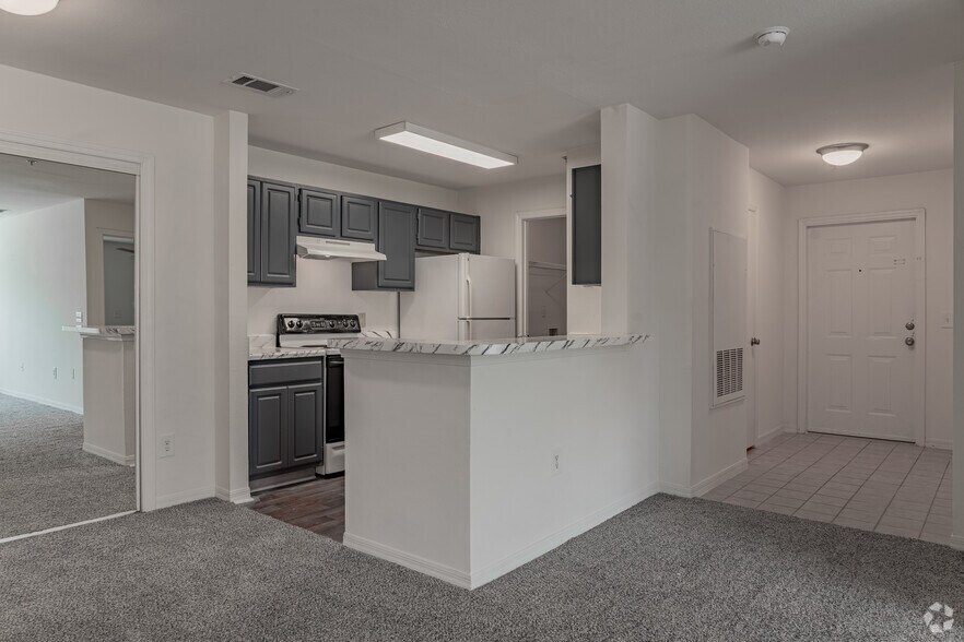 2BR, 2BA - 1,028SF - Kitchen - Grove at Cary Park