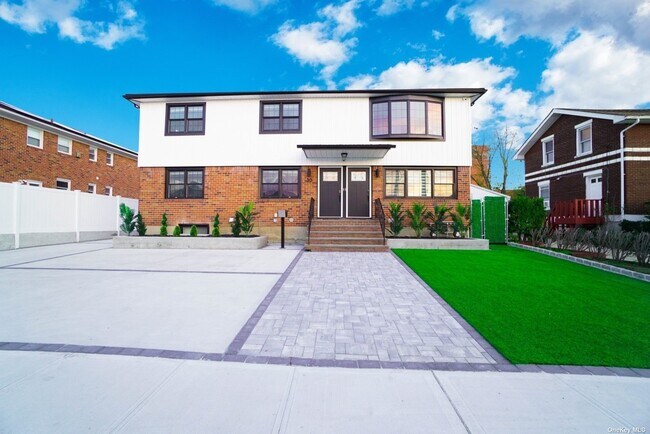 Primary Photo - 30 Barrymore Blvd