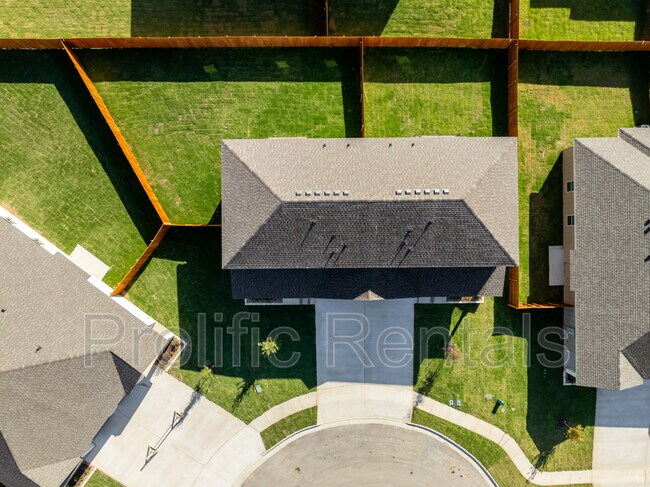 Building Photo - 103 Lost Trl