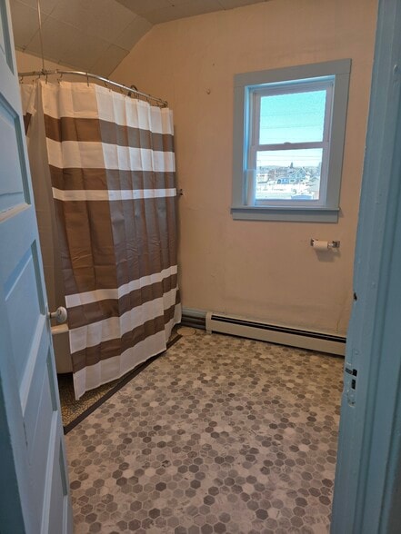 Building Photo - 408 S 7th Ave