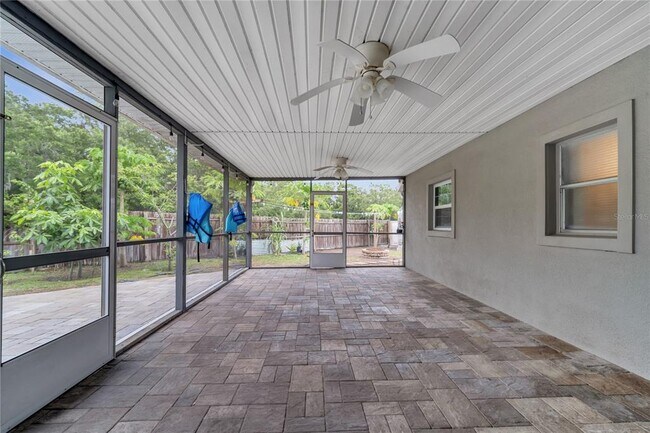 Building Photo - 1395 Meadowbrook St