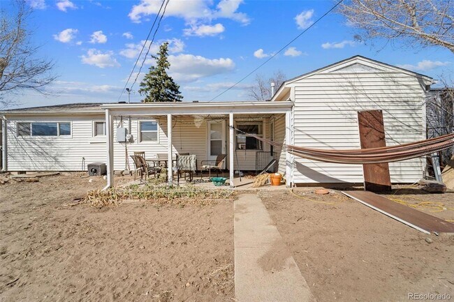 Building Photo - 305 Maplewood Dr