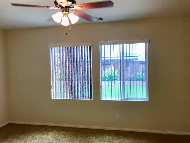 Building Photo - MUST SEE!!! Newer Home 4 bedroom 2 Bath Sp...