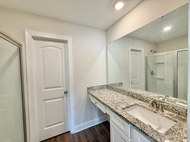 Building Photo - Stunning 3BD, 2.5BA Raleigh Townhome in a ...