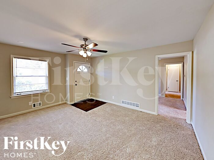 Building Photo - 2672 Lilac Dr