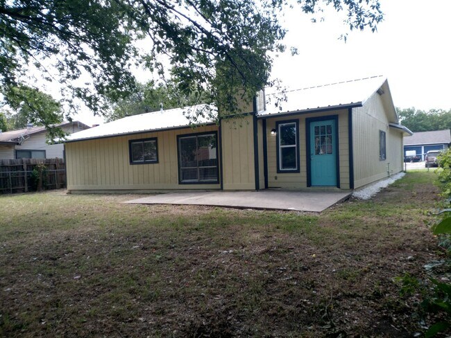 Primary Photo - Stylish 3-Bedroom Home in Northwest San An...