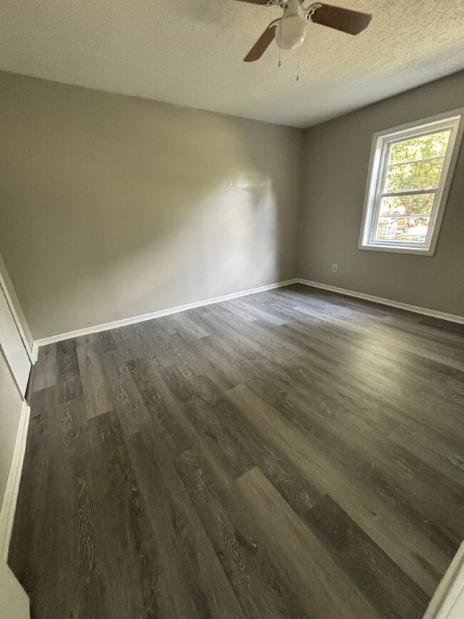 Building Photo - 126 Jelk St