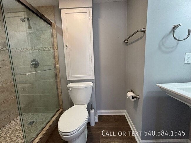 Building Photo - 449 Missimer Ln