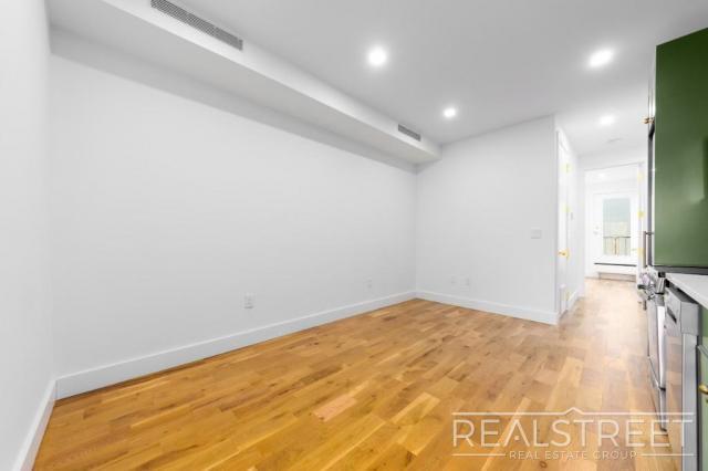 Building Photo - 3 bedroom in BROOKLYN NY 11211