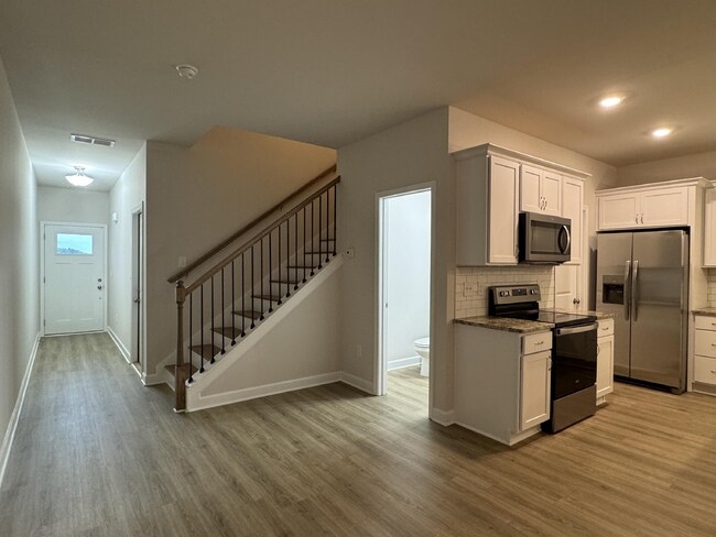 Building Photo - LIKE NEW, 3 bed 2 bath Townhome in Lula!