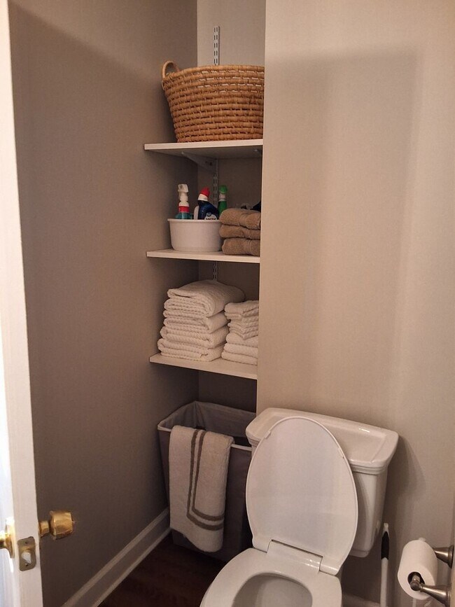 Building Photo - Knoxville 37914 - FULLY FURNISHED! 3 bedroom, 2 bath home - SHORT TERM LEASE AVAILABLE - Contact ...