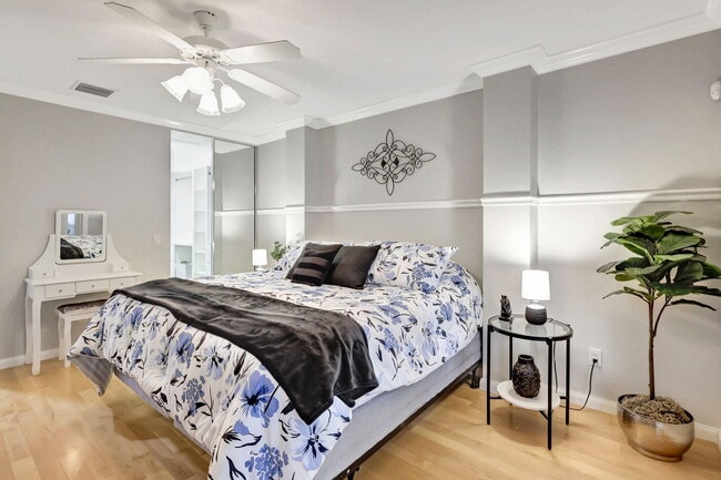 Building Photo - 11361 SW Pembroke Dr