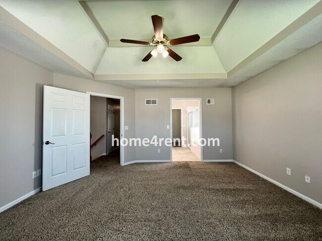 Building Photo - Wonderful Northland Home w/ Hardwood Floors and Plenty of Space!!