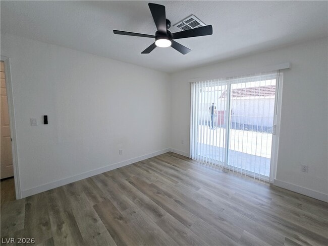 Building Photo - 1083 E Calvada Blvd
