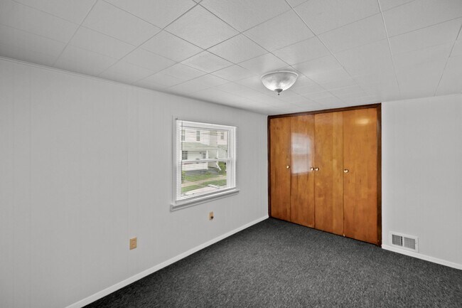 Building Photo - Stunning 2 bedroom home in Pitcairn availa...