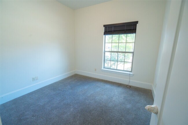 Building Photo - 6002 Mystic Berry Dr