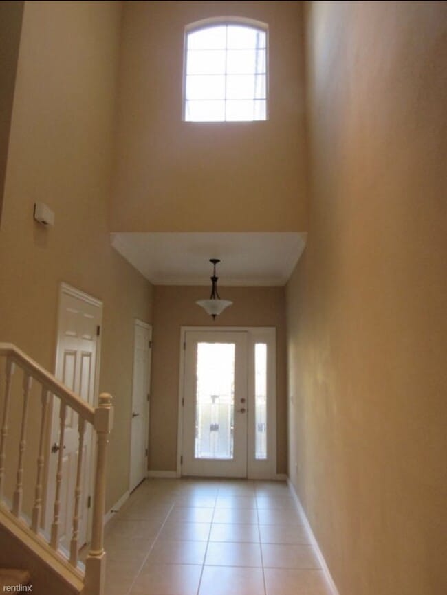 Building Photo - 644 Venice Place