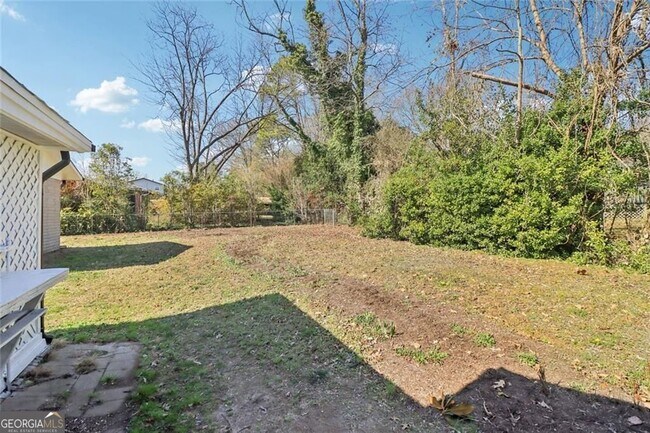 Building Photo - 2219 Lisa Dr SE