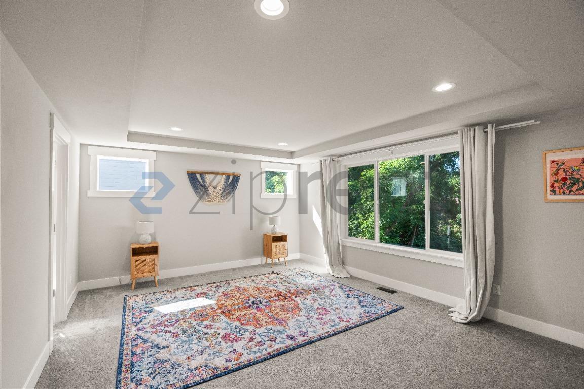 Building Photo - Unit A