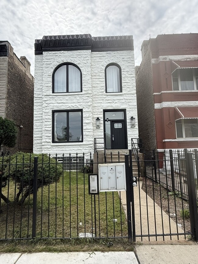 Building Photo - 2717 W Congress Pkwy