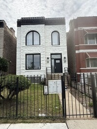 Building Photo - 2717 W Congress Pkwy
