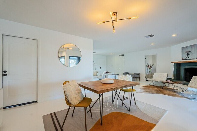 Building Photo - 10610 N 35th St