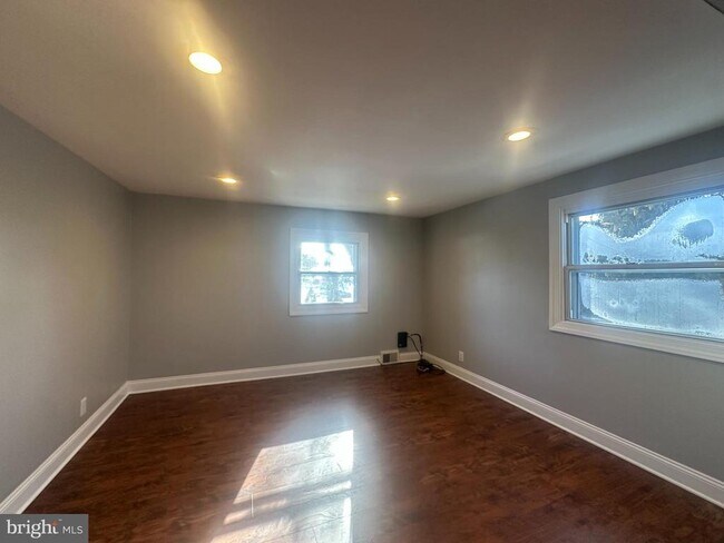 Building Photo - 410 North St